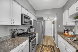 17025 E Circle Dr, Tinley Park, IL 60477 - Photo 6