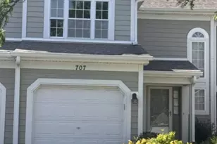 707 Kingsbridge Dr, Carol Stream, IL 60188 - Photo 1