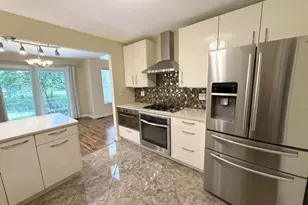 707 Kingsbridge Dr, Carol Stream, IL 60188 - Photo 8
