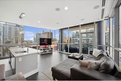 110 W Superior Street #1003, Chicago, IL 60654 - Photo 4
