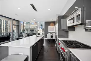 110 W Superior St, Chicago, IL 60654 - Photo 10