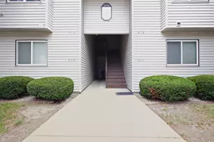904 Kara Dr, Champaign, IL 61822 - Photo 2
