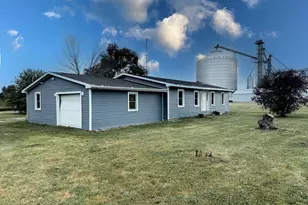 1993 E 1020 North Rd, Milford, IL 60953 - Photo 4