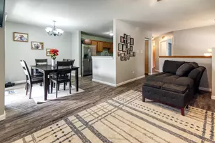 543 Silver Leaf Dr, Joliet, IL 60431 - Photo 4