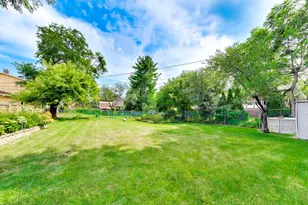2047 Chestnut St, Waukegan, IL 60087 - Photo 48