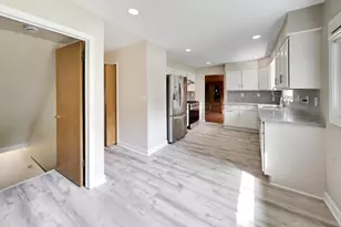 2047 Chestnut St, Waukegan, IL 60087 - Photo 12