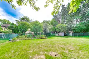 2047 Chestnut St, Waukegan, IL 60087 - Photo 46