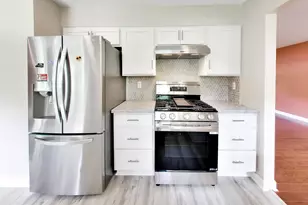 2047 Chestnut St, Waukegan, IL 60087 - Photo 10