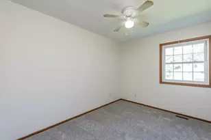 38484 N North Shore Ave, Beach Park, IL 60087 - Photo 16