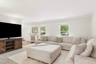 988 Newbury Dr, Crystal Lake, IL 60014 - Photo 2