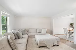 988 Newbury Dr, Crystal Lake, IL 60014 - Photo 4