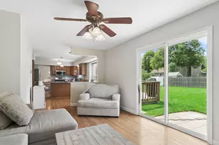 988 Newbury Dr, Crystal Lake, IL 60014 - Photo 8