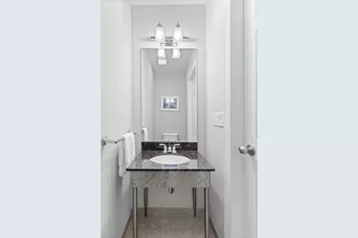 1253 N Bosworth Avenue #1, Chicago, IL 60642 - Photo 12