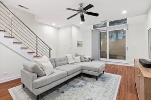 1253 N Bosworth Ave, Chicago, IL 60642 - Photo 16