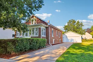 1013 Vine St, Joliet, IL 60435 - Photo 2
