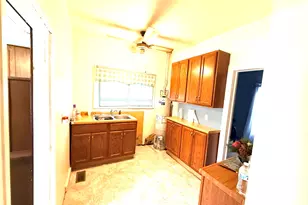 211 N 3rd St, Hoopeston, IL 60942 - Photo 8