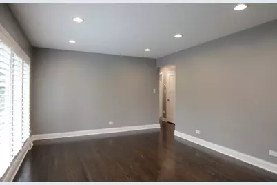 465 W Fremont Avenue, Elmhurst, IL 60126 - Photo 2
