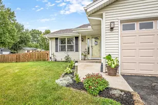 93 N Park Rd, Machesney Park, IL 61115 - Photo 4