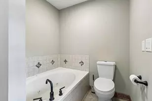 1921 Annettes Cir, Sugar Grove, IL 60554 - Photo 16