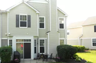 1950 Cobblestone Dr, Carpentersville, IL 60110 - Photo 4