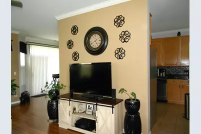 1950 Cobblestone Drive, Carpentersville, IL 60110 - Photo 8