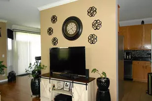 1950 Cobblestone Dr, Carpentersville, IL 60110 - Photo 8