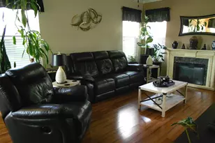 1950 Cobblestone Dr, Carpentersville, IL 60110 - Photo 6
