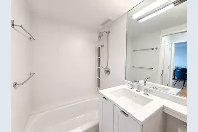 1460 N Sandburg Terrace #2106A, Chicago, IL 60610 - Photo 18