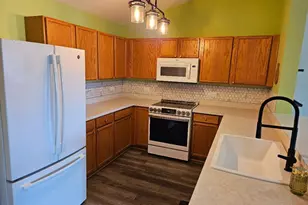 329 Silverstone Dr, Carpentersville, IL 60110 - Photo 4