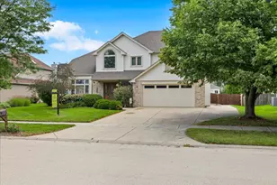236 Isleview Dr, Oswego, IL 60543 - Photo 2