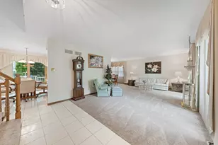 7502 W Lakeside Dr, Frankfort, IL 60423 - Photo 2