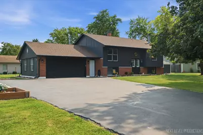 16 W Carol Avenue, Cortland, IL 60112 - Photo 2