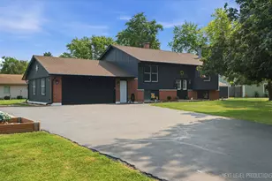 16 W Carol Ave, Cortland, IL 60112 - Photo 2