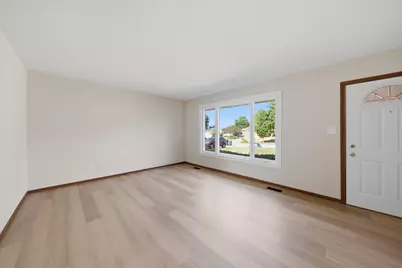 10S221 Suffield Drive, Downers Grove, IL 60516 - Photo 6