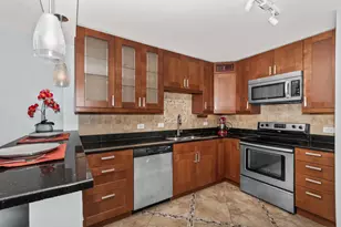 5855 N Sheridan Rd, Chicago, IL 60660 - Photo 2