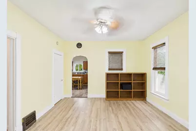 952 Larkin Avenue, Elgin, IL 60123 - Photo 4