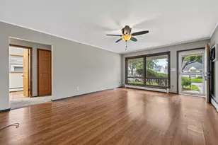 746 Schomer Ave, Aurora, IL 60505 - Photo 2