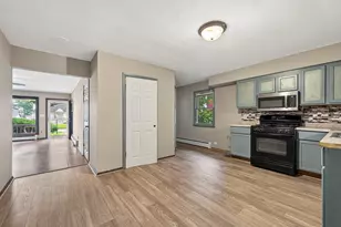 746 Schomer Ave, Aurora, IL 60505 - Photo 6