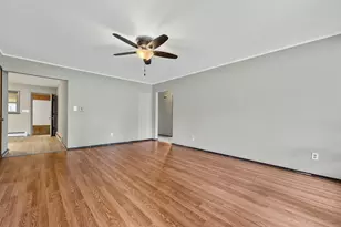 746 Schomer Ave, Aurora, IL 60505 - Photo 4