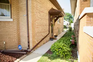 6146 W Roscoe St, Chicago, IL 60634 - Photo 2