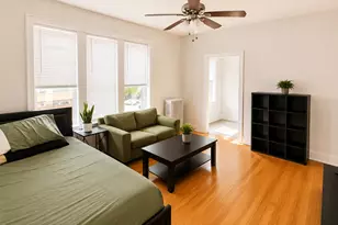 1635 W Morse Ave, Chicago, IL 60626 - Photo 2