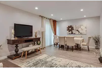 4625 Huntington Boulevard, Hoffman Estates, IL 60192 - Photo 12