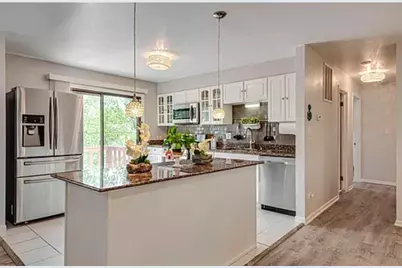 4625 Huntington Boulevard, Hoffman Estates, IL 60192 - Photo 8