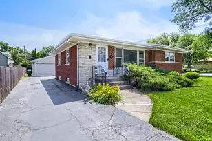 603 N Wilshire Ln, Arlington Heights, IL 60004 - Photo 2