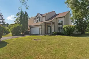 18 W Rosewood Ln, Round Lake Beach, IL 60073 - Photo 2