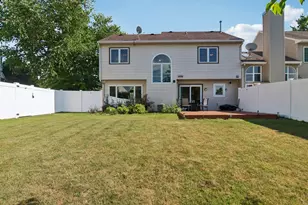 18 W Rosewood Ln, Round Lake Beach, IL 60073 - Photo 32