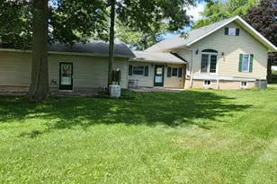 1654 Hoover Rd, Deer Grove, IL 61243 - Photo 4