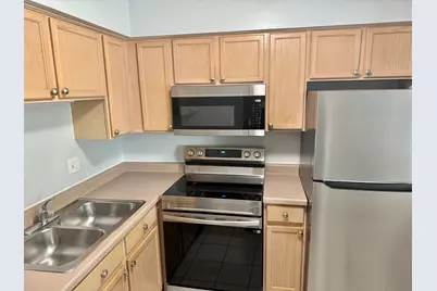 985 S Court Of Shorewood Court #2B, Vernon Hills, IL 60061 - Photo 4