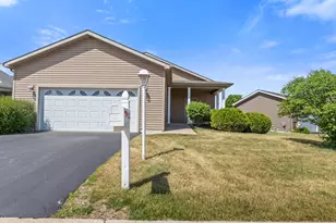 1532 Meadow View Ln, Grayslake, IL 60030 - Photo 2