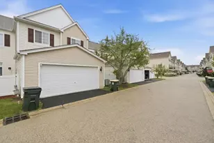 543 Topeka Dr, Grayslake, IL 60030 - Photo 2